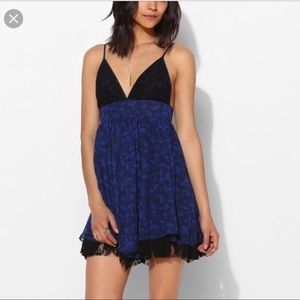 Urban Outfitters Triangle Lace Chiffon Min…